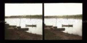 Blick über Fluss Allier zum Badeort Vichy