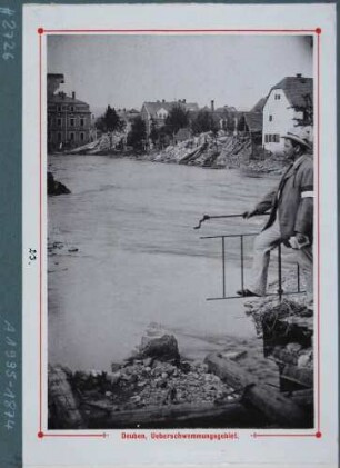 Leporello Hochwasseransichten, Blatt 23: Die vom Hochwasser am 30./31. 7. 1897 zerstörten Wohnhäuser am Weißeritzufer in Deuben (Freital) von einer zerstörten Brücke aus