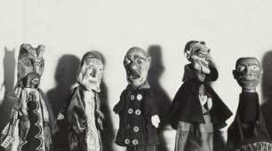 Fünf Handpuppen