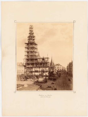 Rathaus, Breslau Umbau: Ansicht der eingerüsteten Westfassade