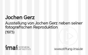 Ausstellung von Jochen Gerz neben seiner fotografischen Reproduktion