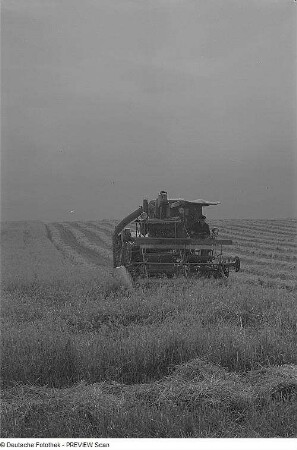 Landwirtschaft mit Agrar-Technik, Pflanzenbau