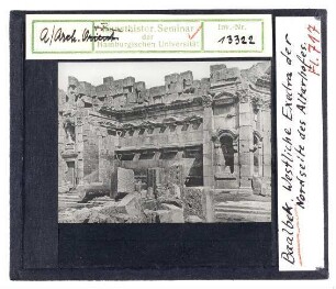 Baalbek: Westliche Exedra der Nordseite des Altarhofes