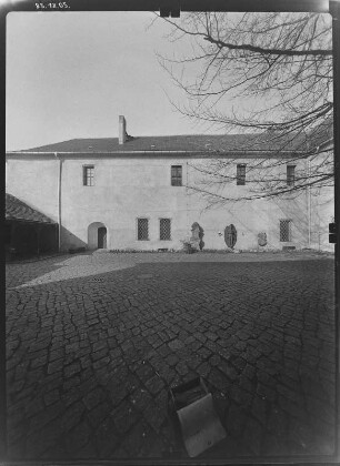 Senftenberg. Schloß (1544-1548, Ausbau 1570). Westflügel. Hofansicht von Nordost