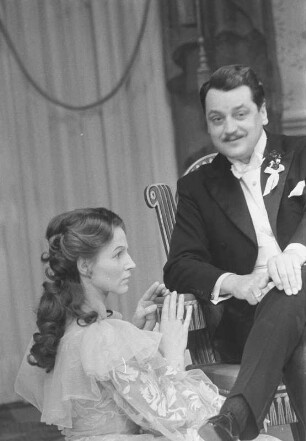 Szenenbilder aus "Der Snob", Theaterstück von Carl Sternheim. Kammerspiele (Deutsches Theater) Berlin, 09.04.1963