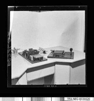 Montageeinrichtung zur Fertigung von Thyristoren, Teilansicht 1, Foto 1983