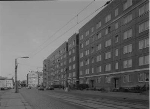 Dresden-Friedrichstadt, Schäferstraße. Südseite zwischen Löbtauer und Behringstraße. Wohnhäuser (1975/1980), Straßenseite