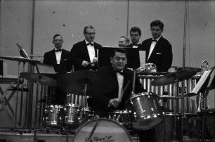 Donaueschingen: Donaueschinger Musiktage; Stadthalle; Schlagzeuggruppe Eddie Sauter mit Chr. Carros
