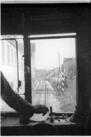 Neufra, Blick aus Triebwagen VT 1, die Häuser links wurden im Jahr 2000 abgebrochen