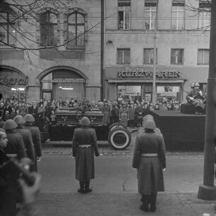 Begräbniszug Arnold Zweig, 1968. SW-Foto © Kurt Schwarz.