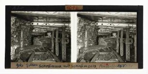 Schrämmaschine mit Schrämpilz auf Panzerförderer, Zeche Zollern 1950