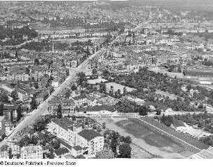 Großenhainer Straße mit Trachenberger Platz, rechts das Straßenbahndepot