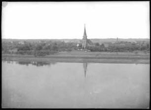 Boritz an der Elbe. Elbe und Kirche