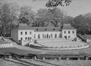 Freilichtbühne "Junge Garde", Großer Garten Dresden : Dresden, Großer Garten. Freilichtbühne "Junge Garde", erbaut 1953-1955, Blick auf Bühne und Bühnenhaus