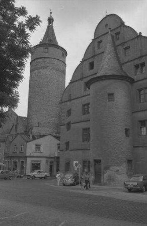 Kitzingen: Westseite des Rathauses und Turm