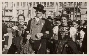 Erinnerungsalbum an das 11. Badische Bundessängerfest in Karlsruhe. Festzug