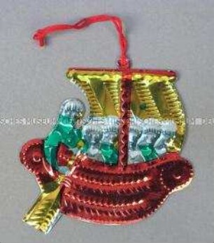 Christbaumschmuck: Segelboot mit Passagieren (vermutlich Schifflein Petri darstellend)