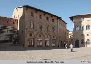 Piazza dei Priori, Volterra