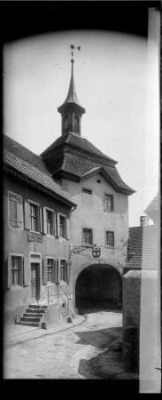 Burkheim Torturm Außenansicht