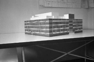 Fernmeldeamt Karlsruhe. Bau des neuen Fernmeldedienstgebäudes der Oberpostdirektion in der Rüppurrer Straße nördlich des Hauptzollamts