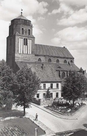 Wolgast, Petrikirche : Wolgast. Petrikirche. Ansicht von Südsüdwesten