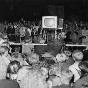 Erstes öffentliches Fernsehen im Schöneberger Stadtpark in Berlin