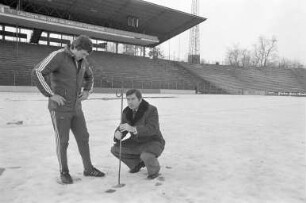 Vorbereitungen für das Fußballspiel KSC : VfL Bochum im Wildparkstadion