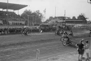 Volksfest in Karlshorst : Motorradrennen