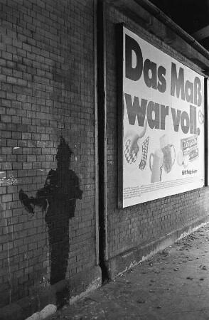 Westberlin : Westberlin, Charlottenburg, Savigny Platz, Graffiti: Richard Hambleton (N.Y.); siehe 893_, 903_, 923_, 924_, 934_