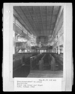 Obercunnersdorf, Dorfkirche. Inneres gegen Orgelempore : Kottmar-Obercunnersdorf, Evangelische Pfarrkirche St. Barbara (1660, 1690/1691, 1749, 1818 und 1935 erweitert). Inneres gegen die Orgelempore mit dreimanualiger Orgel von Firma Schuster und Sohn 1898 (III/)