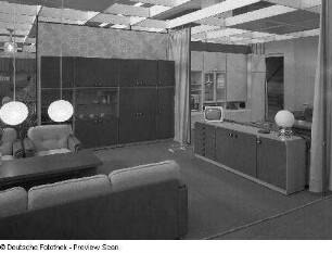 Ausstellungskojen mit Wohnzimmermöbeln (1977; VEB Möbelkombinat Nord (MKN))