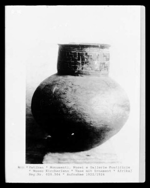 Vase mit Ornament