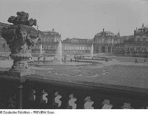 Dresden. Zwinger (1709-1728; M. D. Pöppelmann). Wallpavillon mit Bogengalerien