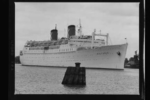 Britania (1956), Dimitri Chandris, Piräeus