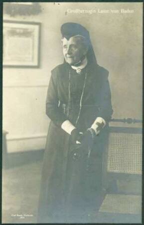 Großherzogin Luise in Rot-Kreuz-Tracht.