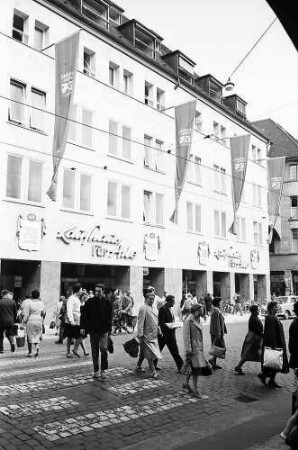 Freiburg i. Br.: Publikum strömt ins Kaufhaus für Alle