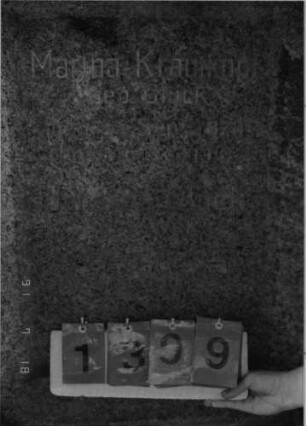 Grabstein 1399 [Hahn S. 127 Grab-Nr. 1957]: Grabstein 1399 (Detailaufnahme ) [Hahn S. 127 Grab-Nr. 1957]