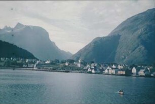 Reisefotos Norwegen. Blick vom Passagierschiff auf Åndalsnes