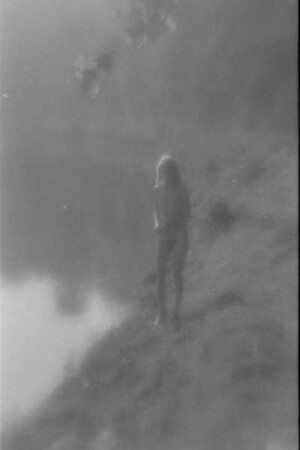 Höfgen. Akt-Pleinair 1979. Junge Frau am Ufer der Mulde