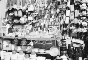 Bukarest, Straßen- und Marktleben in Bukarest: Gut dekoriertes Schaufenster