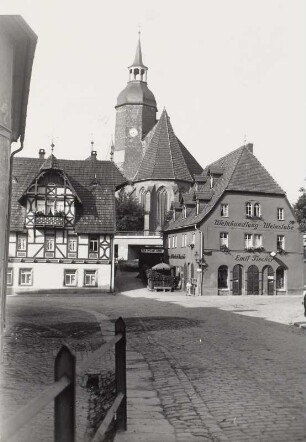 Rochlitz, Haus Haberkorn. Ansicht mit Petrikirche und Weinhandlung Emil Fischer