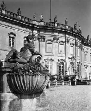 Flussgott : Flussgott. Stein. (um 1733?). Ludwigsburg (Kreis Ludwigsburg). Schloß Ludwigsburg, Neues Corps de logis