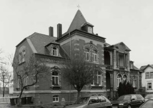 Mügeln, Doppelwohnhaus : Mügeln (Kreis Oschatz), Doppelwohnhaus, Goethestraße 11/13, um 1900, Straßenansicht