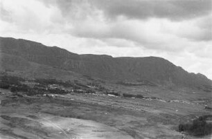 Hochebene von Dessie : Blick auf eine bergige Landschaft mit einer Siedlung