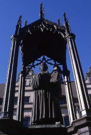 Wittenberg - Lutherdenkmal : Luthergedenkstätte, aufgenommen in Wittenberg ca. 2001