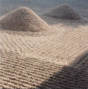 Kyoto. Zen-Tempel Daisen-in (16. Jh.). Garten "Ozean". große Ozeanfelsen
