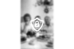 Privatwohnung: Familie [Name maskiert] gedeckter Kaffeetafel