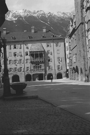 Innsbruck. Goldenes Dachl mit Prunkerker (um 1500)