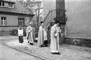 Firmung in der Christi-Auferstehungs-Kirche durch den altkatholischen Bischof Johannes Josef Demmel.