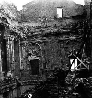 Blick auf die zerstörte Fassade des Berliner Stadtschlosses